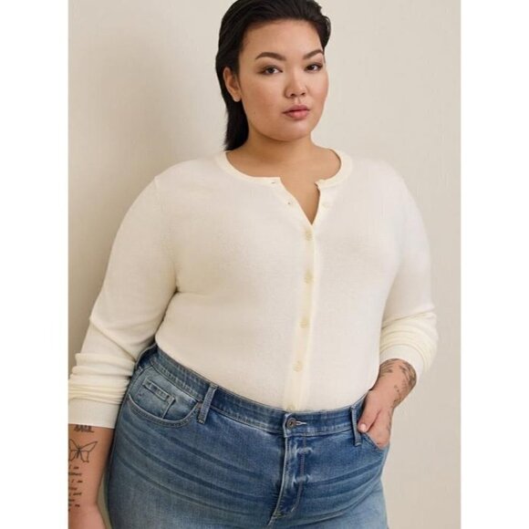 Women's Torrid Button UP Soft Cardigan Crew Sweater, Ivory, Plus Size 5, 5X, 28 - Picture 2 of 9